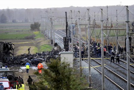 Italian military plane crashes, 5 dead