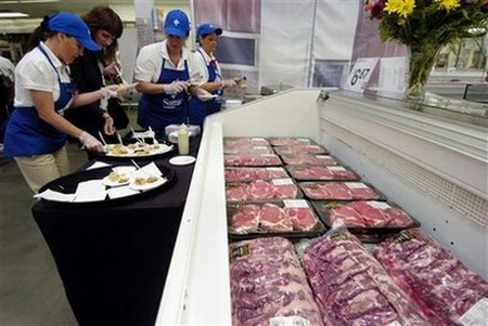 Wal-Mart cuts about 11,200 Sam's Club staffers