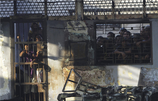 5 dead in jailbreak riots