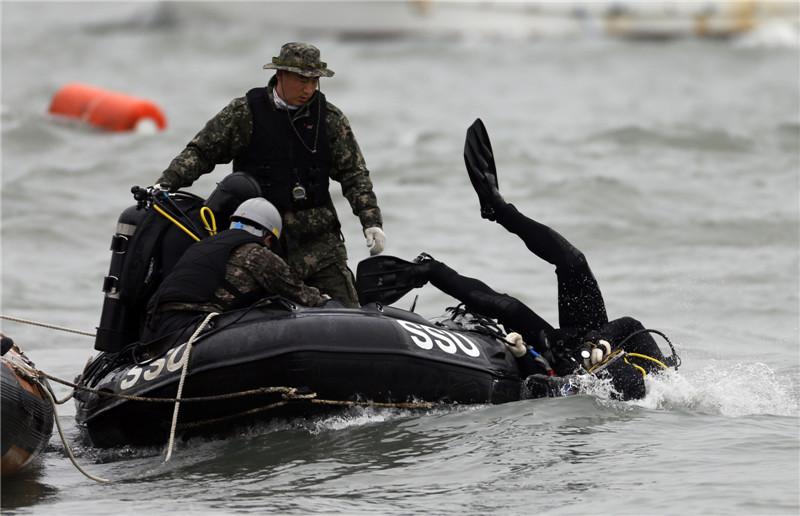 Sunken ferry relatives give DNA swabs to help identify victims