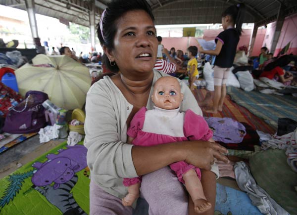 Storm leaves 7 dead, 200,000 displaced in Philippines