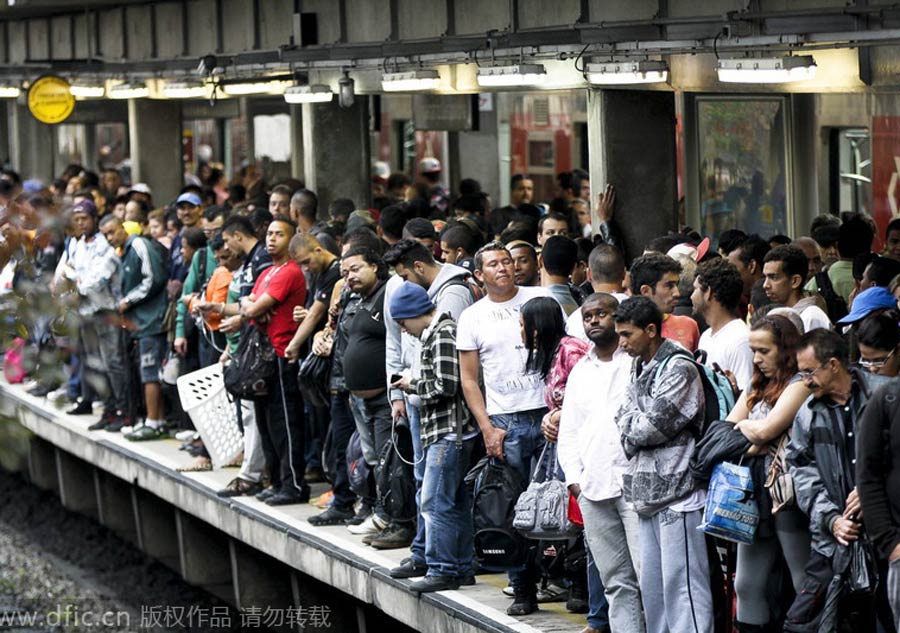 Travel rushes around the world