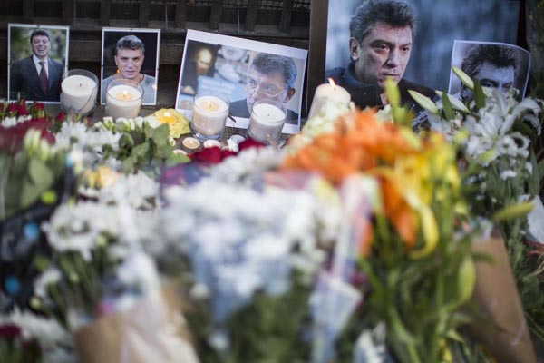 Thousands march in Russia to mourn opposition leader Nemtsov