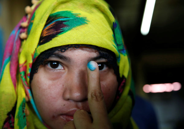 Filipinos head to polls to elect new president