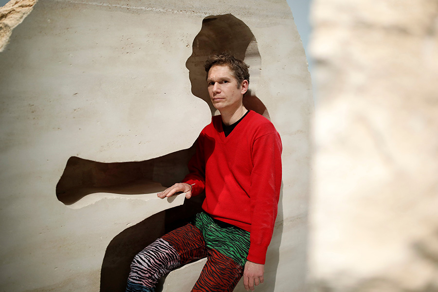 After three weeks, French artist succeeds in hatching eggs