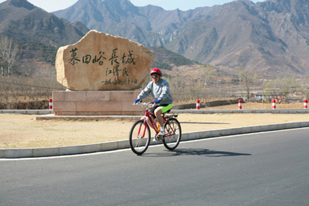 大風(fēng)中開(kāi)始野外體能訓(xùn)練(2006年04月17日)