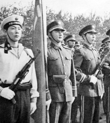解放軍大閱兵每次都穿什么軍服？