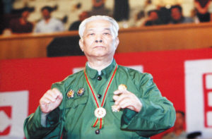 軍樂(lè)隊(duì)總指揮回憶：“天上下刀子也不能動(dòng)”