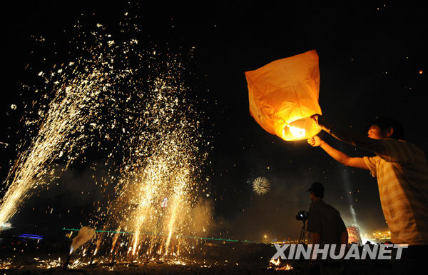 千年潑水節(jié) 吉祥沐天下[組圖]