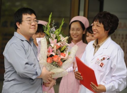 內(nèi)地首例甲型流感患者出院 向被隔離者道歉