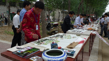 農(nóng)民畫家畫牡丹 淘寶網(wǎng)上開店賣