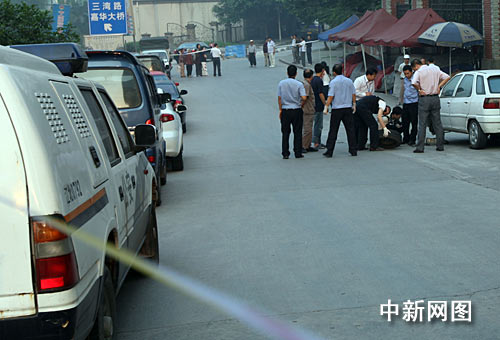 重慶發(fā)生槍擊案1名男子中槍身亡(組圖)