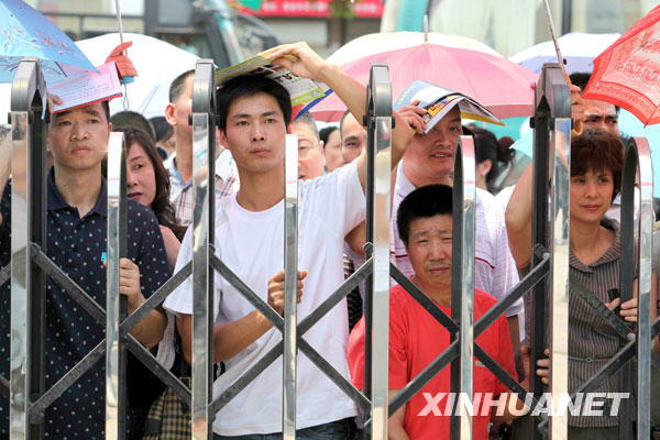 高考首場結(jié)束后[組圖]