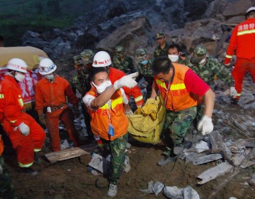 重慶山體崩塌一被埋民房內(nèi)發(fā)現(xiàn)7具遇難者遺體