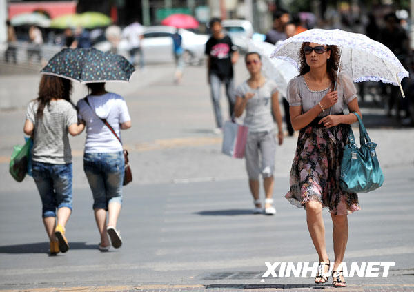 熱浪席卷全國17省市 多地區(qū)高溫超40℃(圖)