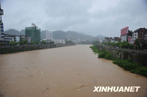 南方十省區(qū)遭遇今年入汛以來(lái)最大暴雨襲擊(組圖)