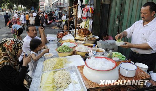 烏魯木齊交通旅游等行業(yè)恢復運營(組圖)