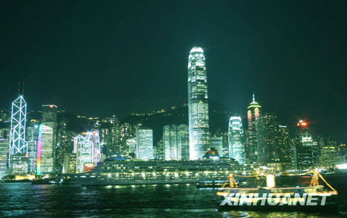 此景只應(yīng)天上有 亦真亦幻夜香港[組圖]
