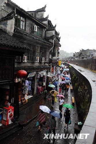 煙雨蒙蒙鳳凰城[組圖]