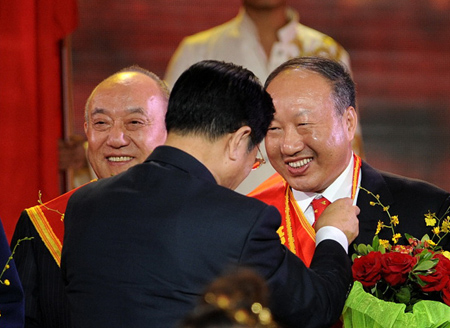 海航集團(tuán)陳峰董事長榮獲“新中國成立以來最具影響力勞動(dòng)模范”稱號