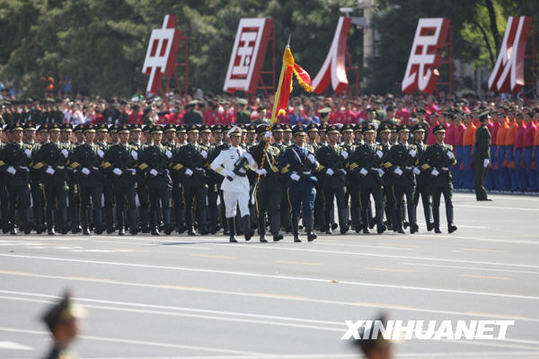 三軍儀仗隊(duì)率先接受檢閱
