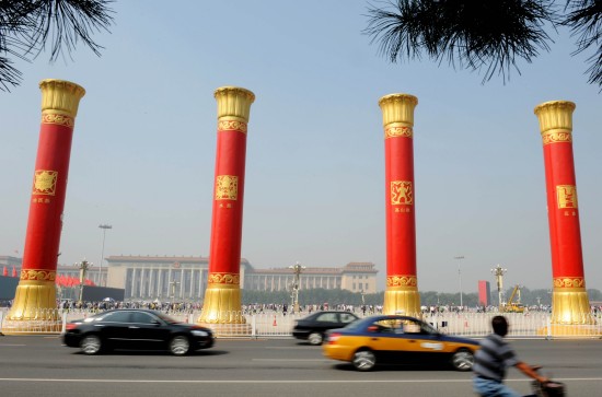 設(shè)計(jì)者稱56根民族團(tuán)結(jié)柱將繼續(xù)屹立天安門廣場
