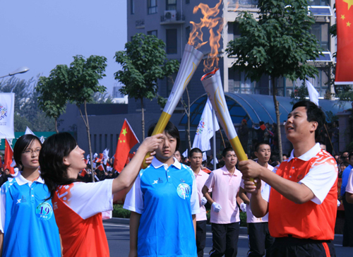 全運(yùn)會(huì)火炬?zhèn)鬟f結(jié)束 主火炬16日晚點(diǎn)燃[圖]
