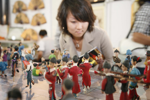 民博會(huì)上民間手工藝大師展絕活[圖]