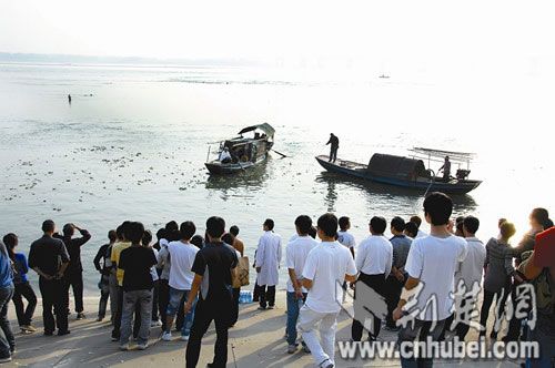 大學(xué)生結(jié)人梯救人3人溺亡續(xù)：集體申報見義勇為