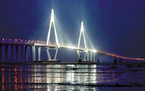 港珠澳大橋?qū)⒋蛟斓貥耸浇ㄖ?擬設白海豚觀賞區(qū)