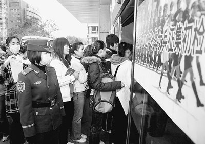 國(guó)防部等解讀征兵新政：為什么征招13萬(wàn)大學(xué)生入伍