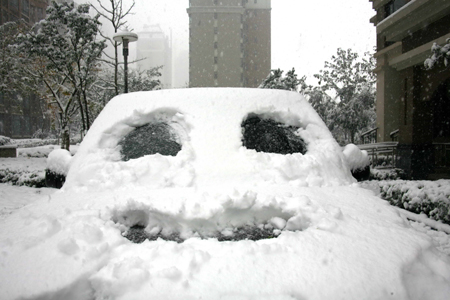 濟(jì)南迎來今冬首場(chǎng)大到暴雪（圖）