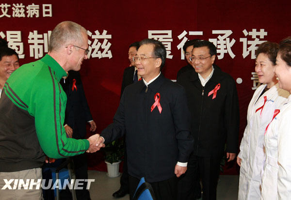 溫家寶:把艾滋病防治這項重大民生工程切實(shí)做好