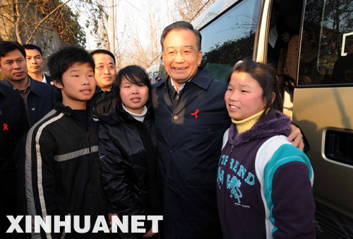 溫家寶:把艾滋病防治這項(xiàng)重大民生工程切實(shí)做好