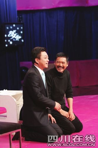 《藝術人生》澄清:下跪屬周潤發(fā)策劃的效果
